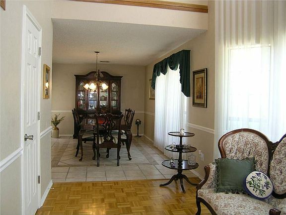 5th image of 6604 Cliffwood Ct