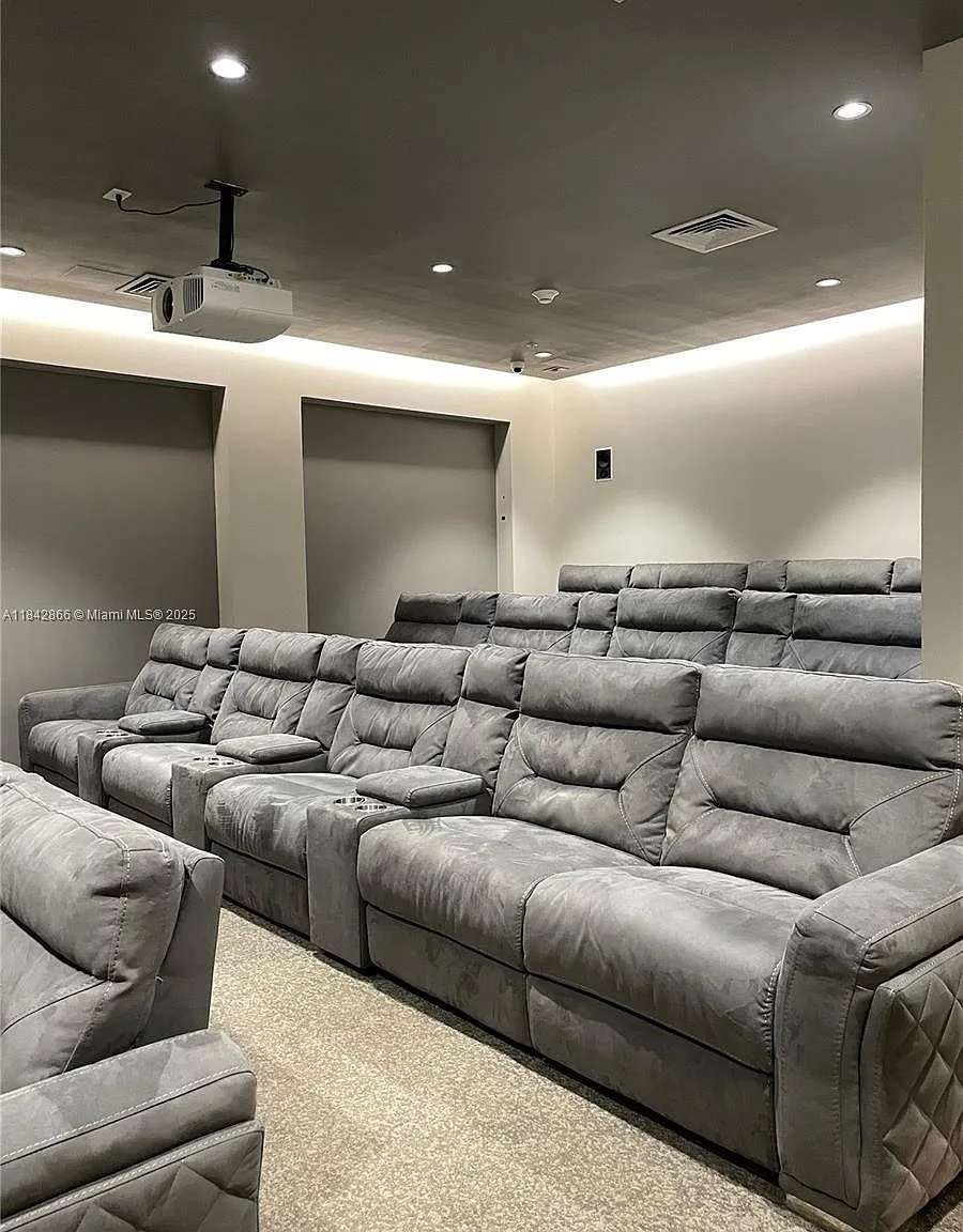 2 bed, 1056 sqft, $5,500 — Photo 2
