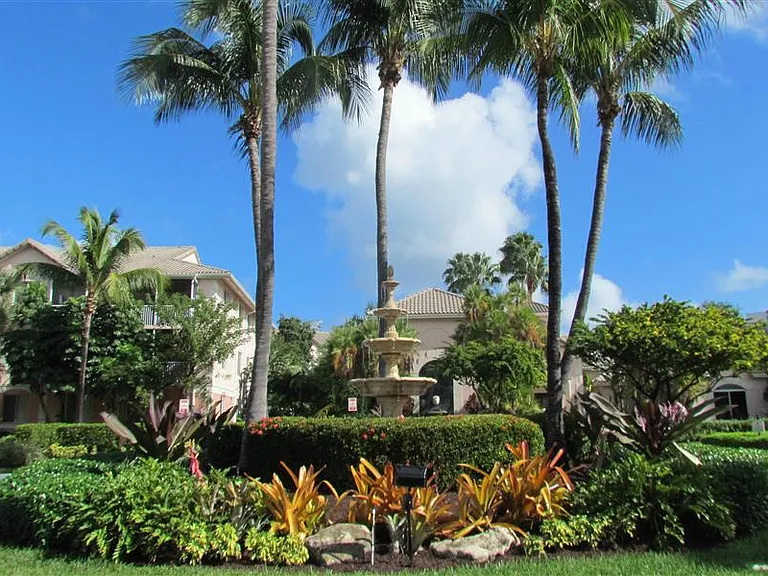 Ocean Reef at Seawalk Pointe Apartments — Photo 2