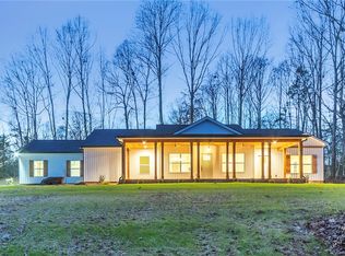 117 E Peninsula Dr, Laurens, SC 29360