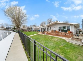 8227 E Cassandra Dr, Syracuse, IN 46567