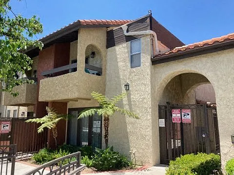 Villa del Sol Apartments