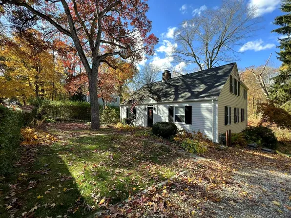 7 Springdale Ave, Wellesley, MA 02481