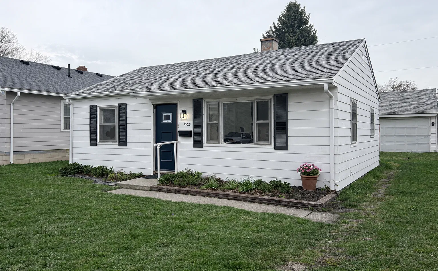 3 bed, 720 sqft, $1,350 — Photo 1