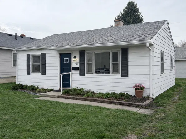 1525 Reswick Dr, Oregon, OH 43616