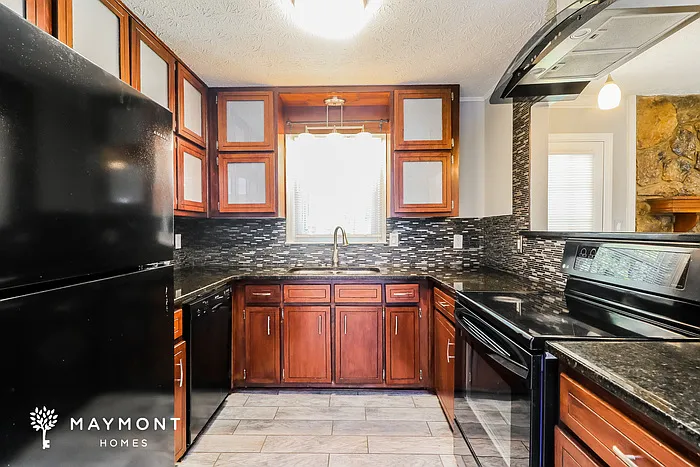 1183 Salisbury Trl — Photo 5