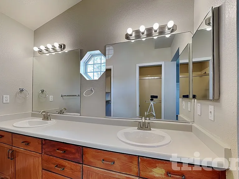 12789 Elm St — Photo 11