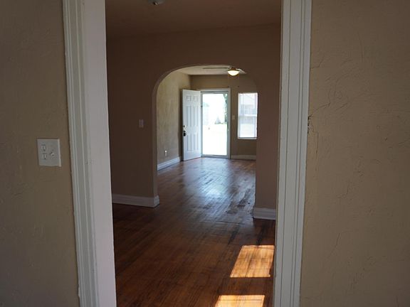 5th image of 2301 E Madison St