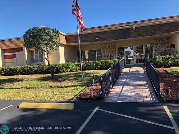 2nd image of 1005 Country Club Dr APT 103