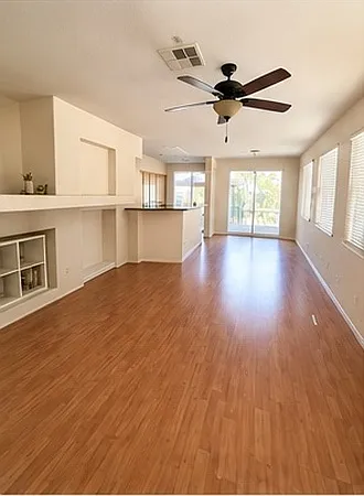 3 bed, 2.5 bath, 1335 sqft, $3,800 — Photo 2