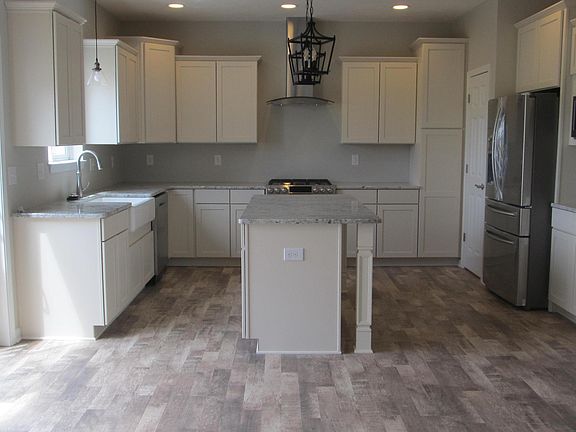 3rd image of 2490 Knollridge Ln