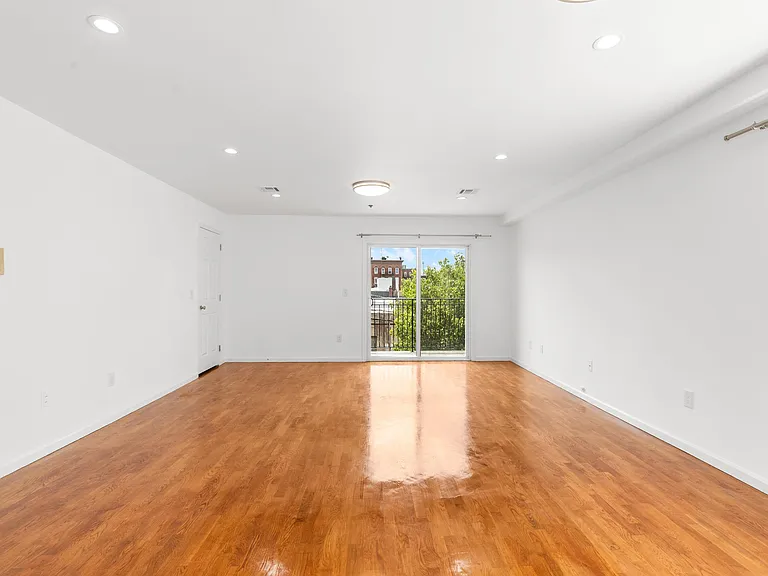 718 23rd St #3 — Photo 5