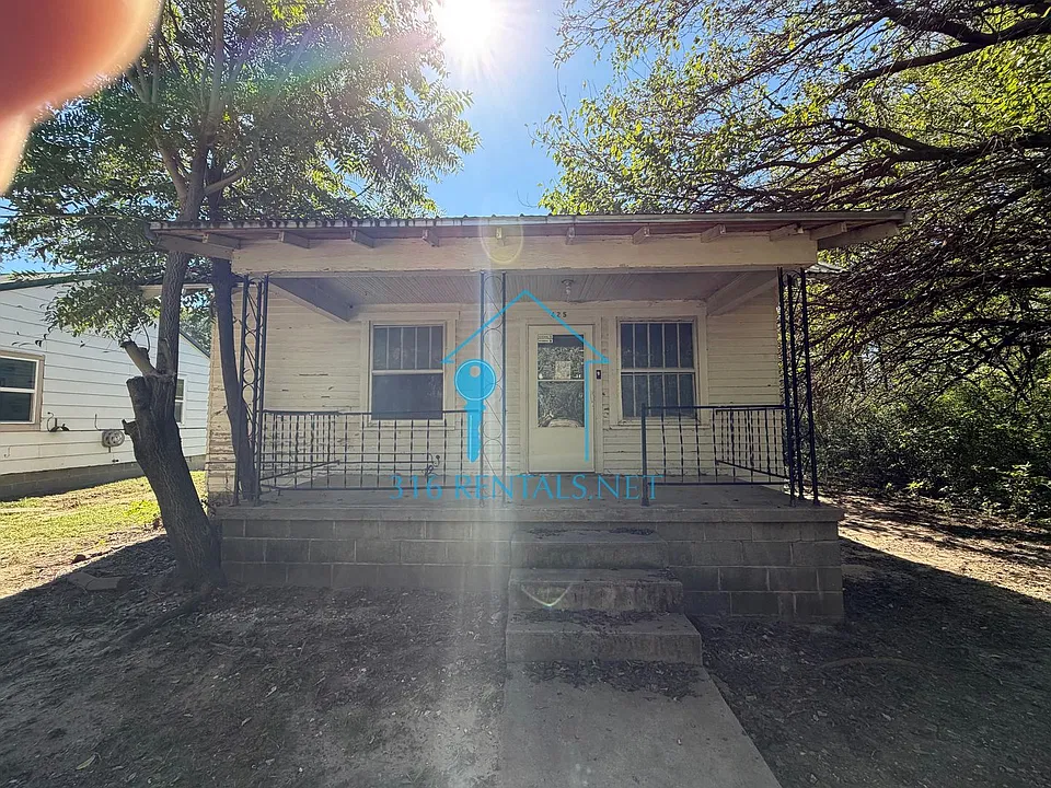 425 SW 3rd St