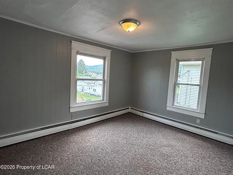306 Roosevelt St #2 — Photo 4