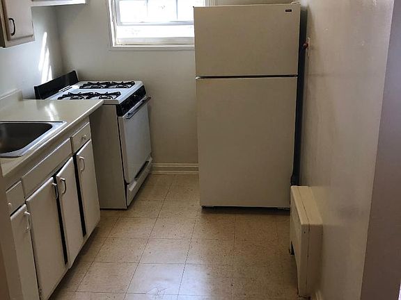 3rd image of 8206 Roanoke Ave APT 201