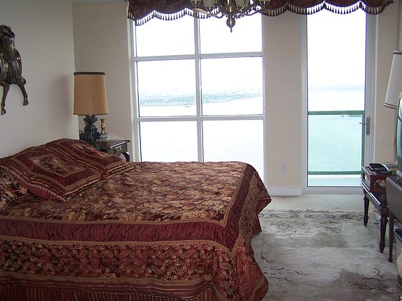 5th image of 1431 Riverplace Blvd APT 1110