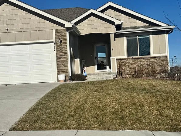 2006 Henry Dr, Wamego, KS 66547