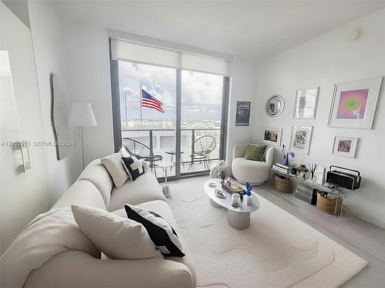 55 SW 9th St #3207 — Photo 6
