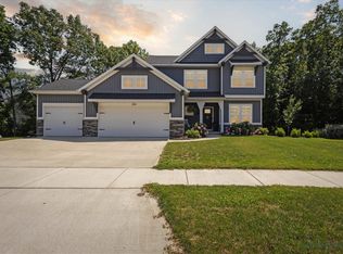 294 Glenbrook Dr NE, Rockford, MI 49341