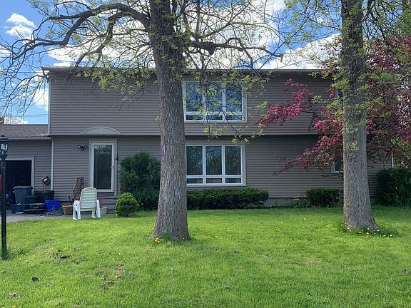3rd image of 6439 Wells Dr #2