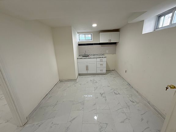 3rd image of 100 Cottage Ave #B1