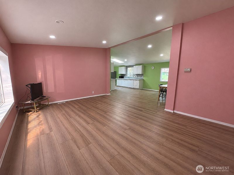 5th image of 20518 135th Avenue E #7