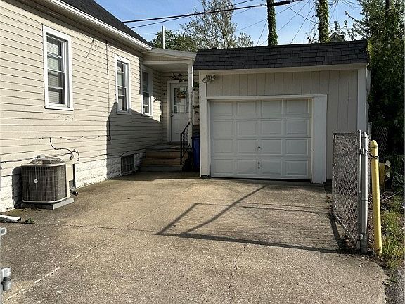 2nd image of 2105 Corning Ave