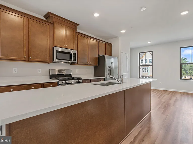 6947 Gladebrook Rd — Photo 17
