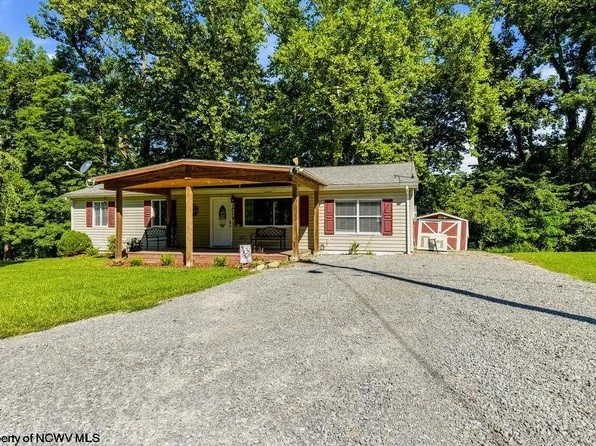 137 Blossom Dr, Clarksburg, WV 26301