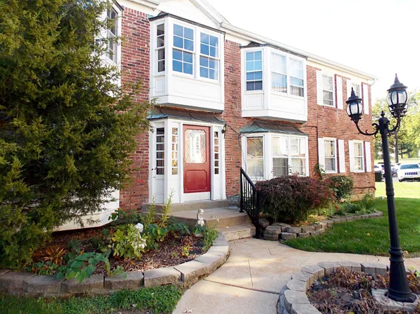 617 Broadmoor Dr, Chesterfield, MO 63017