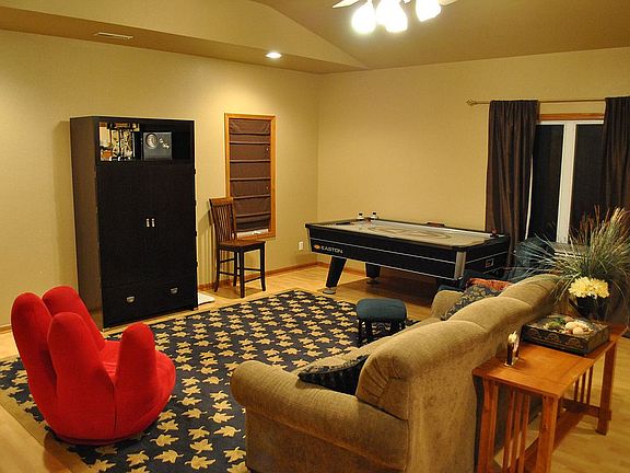 seperate game room off kitchen