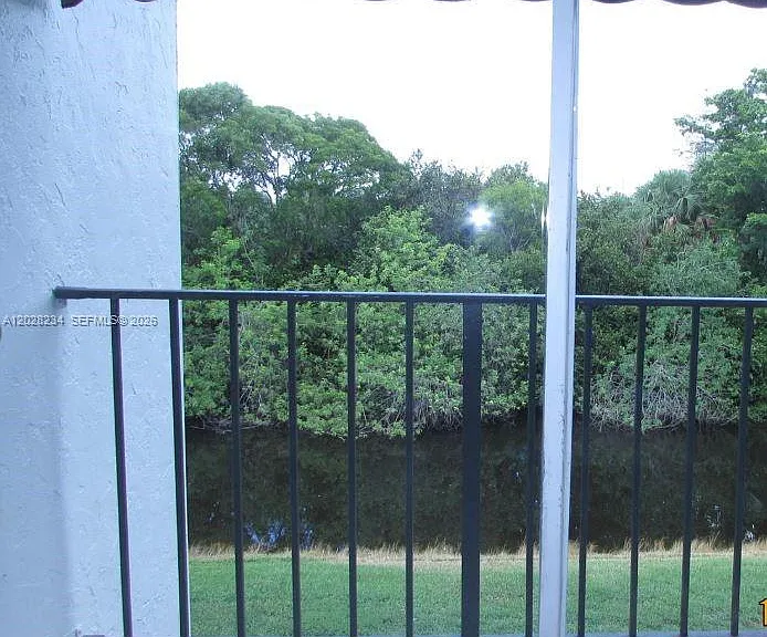 1141 Lake Victoria Dr #F — Photo 2