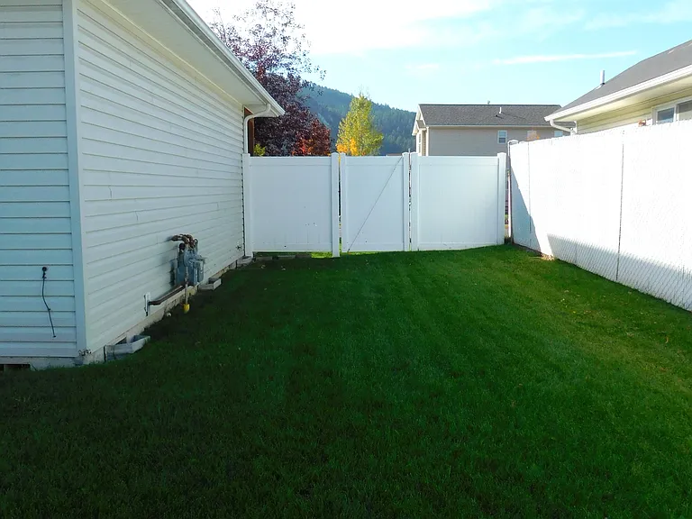 27 Stratford Dr — Photo 8