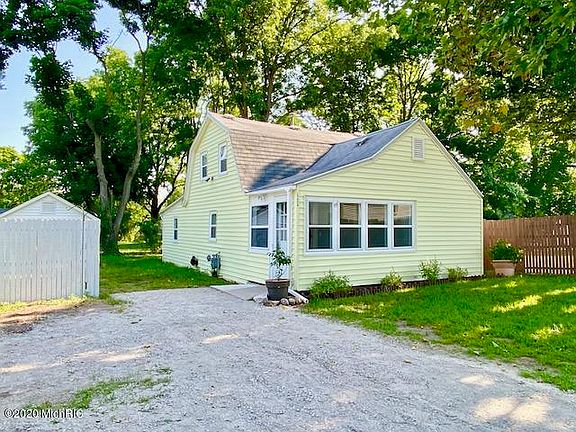 4th image of 125 Maplelawn St SE