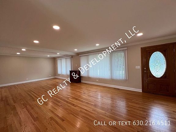 3rd image of 933 Cornell Ln