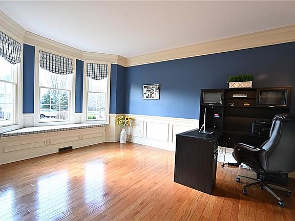 5th image of 30914 Kilgour Dr