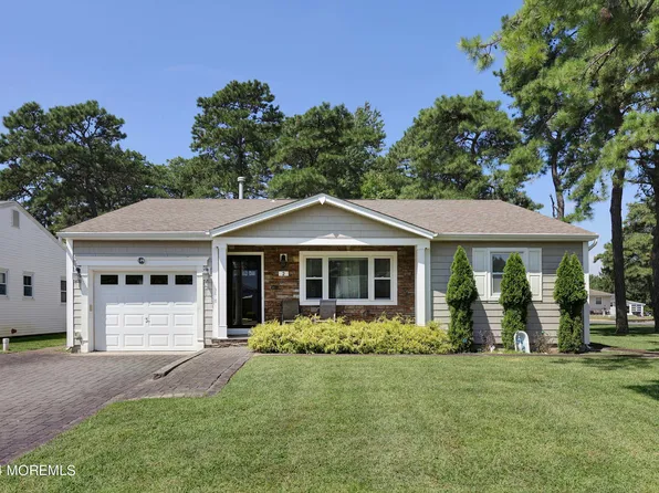 2 Pembroke Lane, Toms River, NJ 08757