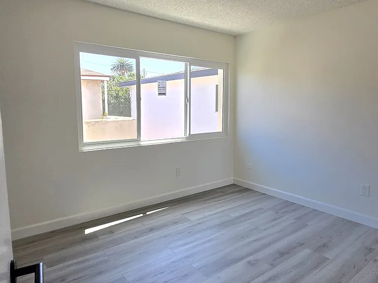 1334 Engracia Ave — Photo 17