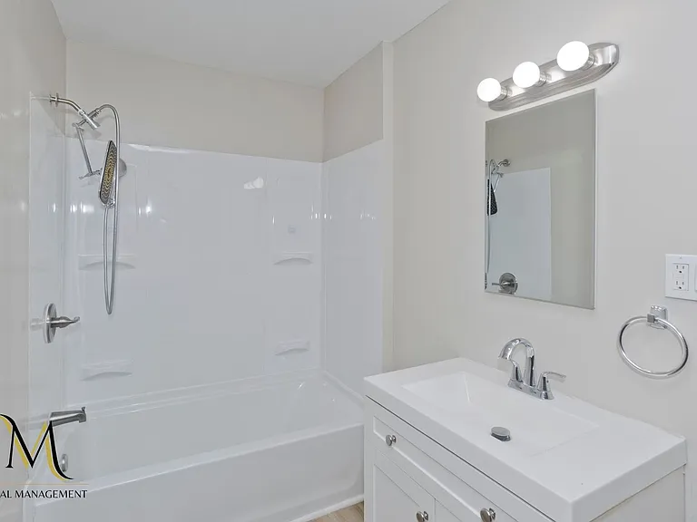 61 Hill St — Photo 12