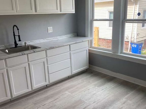 3rd image of 792 London Rd