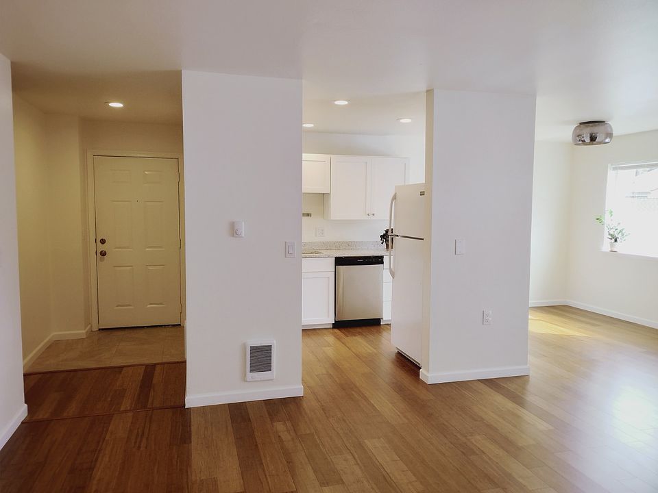 B105 Living Room 3