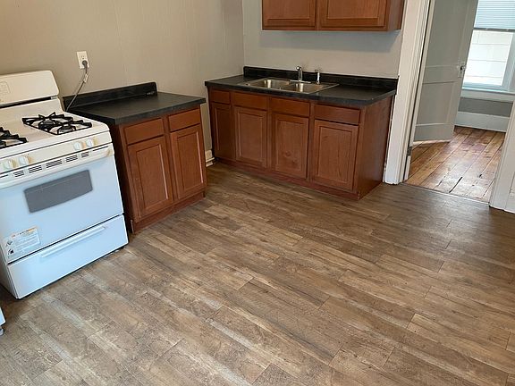 3rd image of 503 Forest St N #2