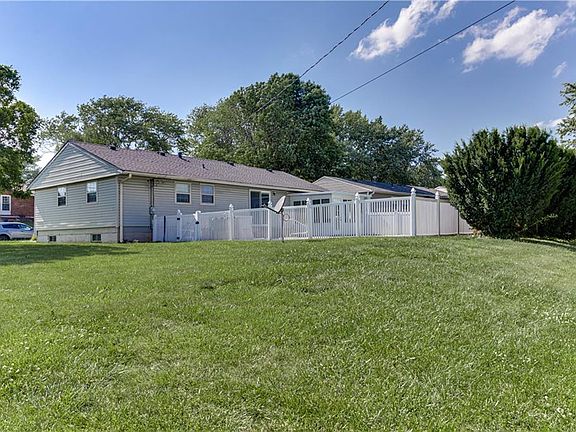 4th image of 2605 College Ln