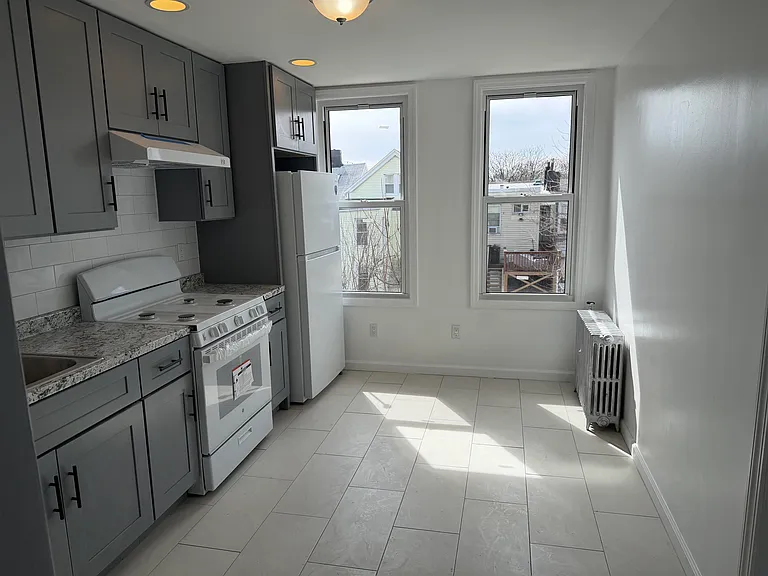 419 4th St #2 — Photo 10