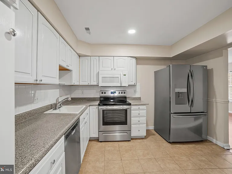 109 Stratton Ln — Photo 10