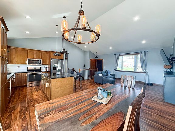 4th image of 3927 Stone Point Dr NE