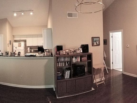Kitchen & Dining Area
