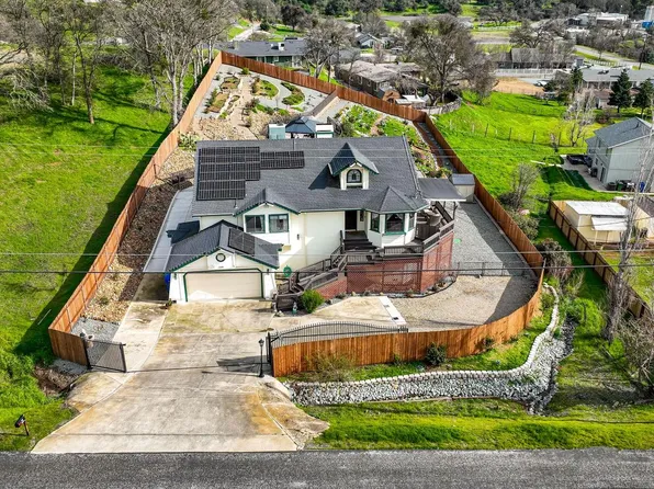 3400 Huckleberry Ln, Valley Springs, CA 95252