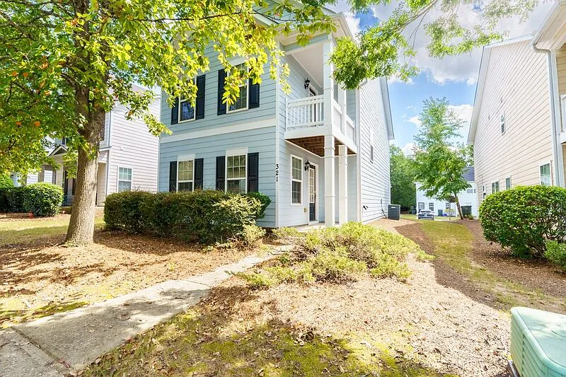 3 bed, 2.5 bath, $1,800 — Photo 1
