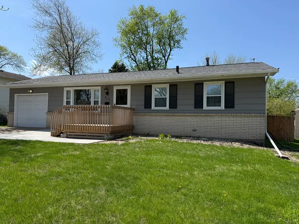 210 NE Crestmoor Pl, Ankeny, IA 50021